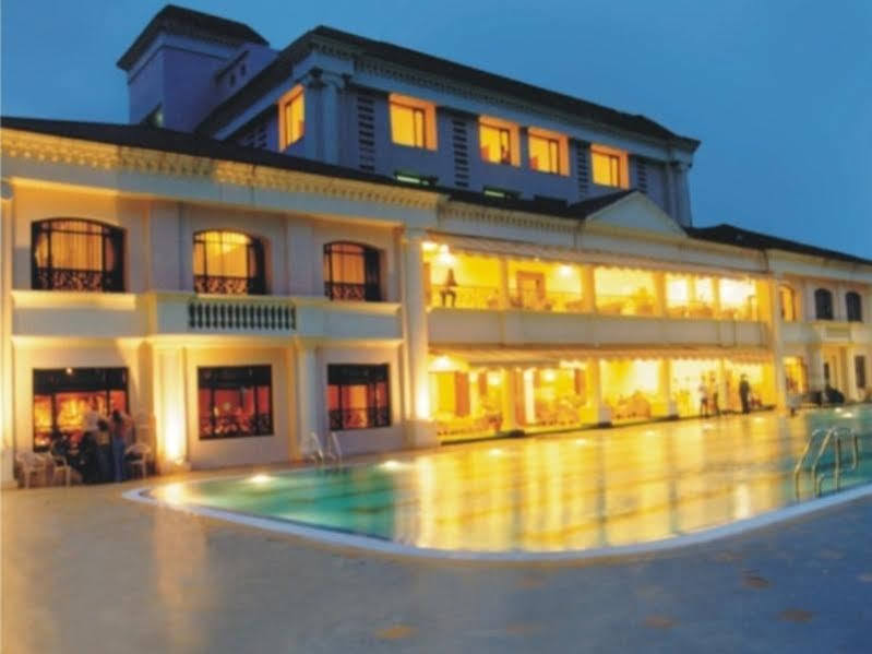 The Classique Club Bombaj Zewnętrze zdjęcie