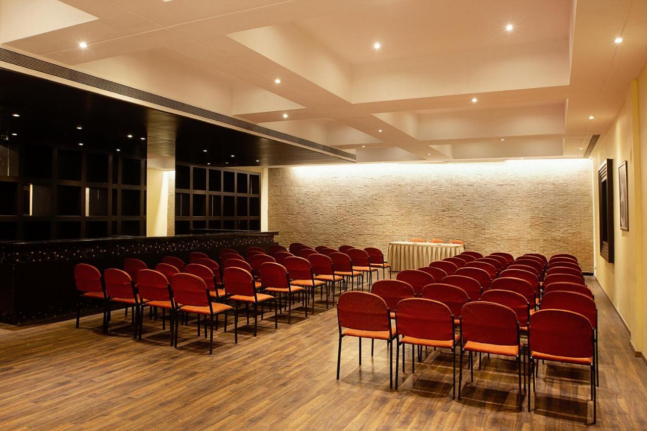 The Classique Club Bombaj Zewnętrze zdjęcie