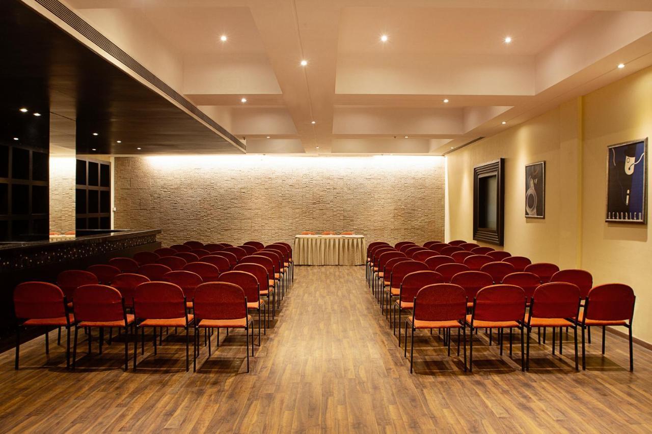 The Classique Club Bombaj Zewnętrze zdjęcie